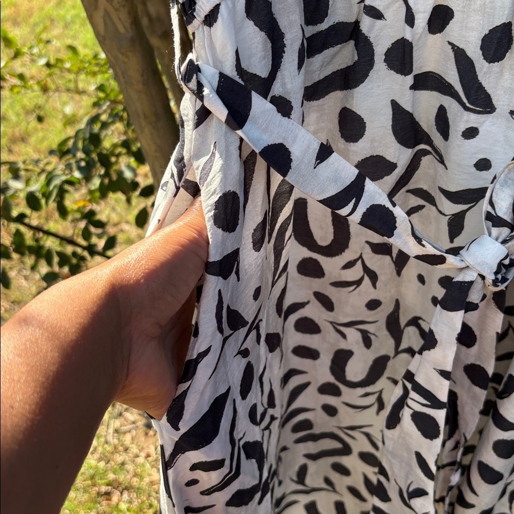 NWT THML Black and White Patterned dress. - Picture 10 of 13
